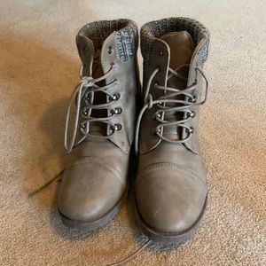 Combat boots